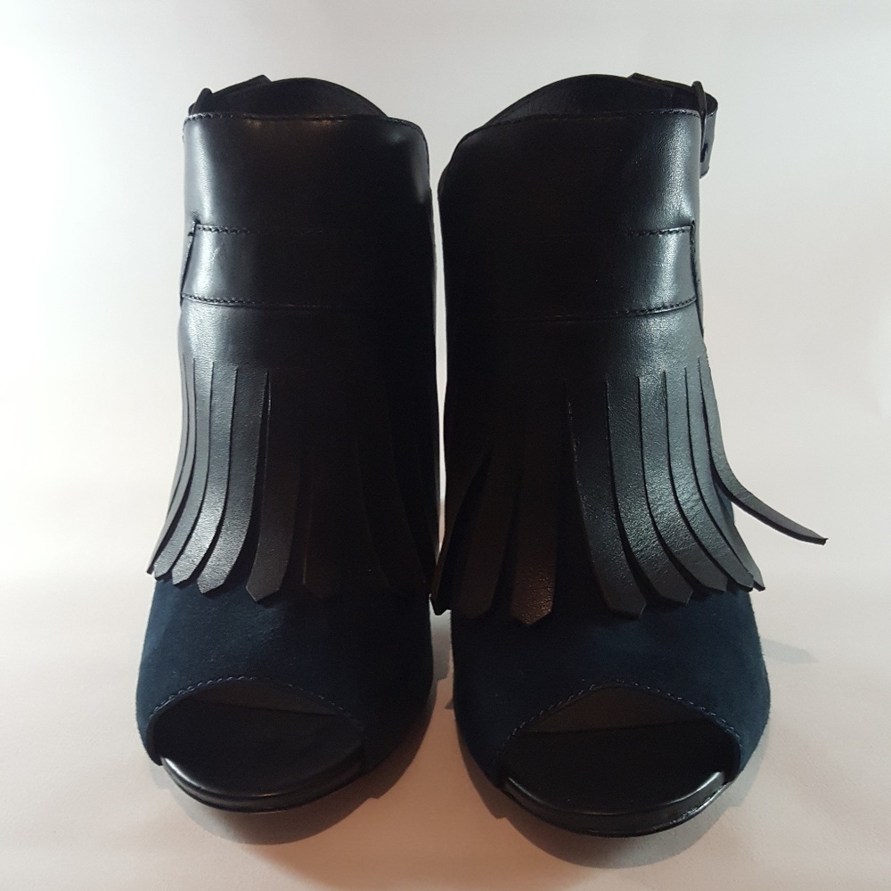 Pour La Victoire Heels